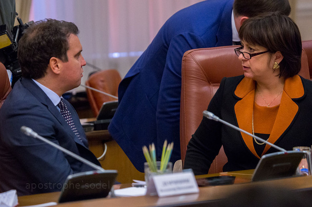 В Кабмине назревает конфликт между двумя министерствами