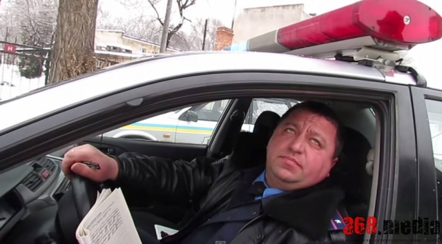 ПЬЯНЫЙ ЛЬВОВСКИЙ ГАИШНИК, ЗАСНУВШИЙ ЗА РУЛЕМ, ОСТАЛСЯ БЕЗ ВОДИТЕЛЬСКИХ ПРАВ