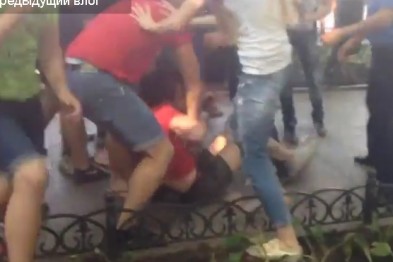 В центре Одессы лидер местного Автомайдана избил знаменитого блоггера Шапика