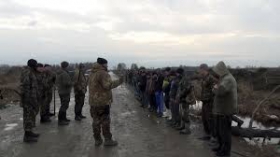 На Ривненщине пару сотен копателей янтаря попытались отбить у силовиков задержанных товарищей