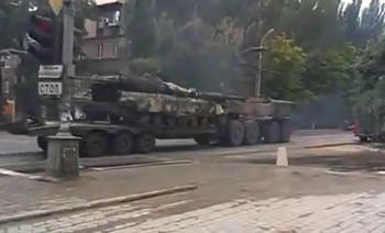 Мариуполь наводнила военная техника