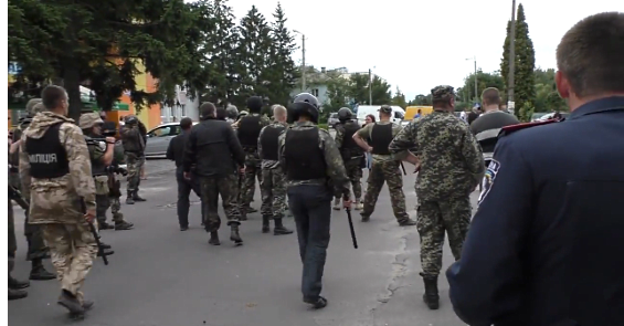 Версия МВД: копатели янтаря побили милицию. Нацгвардия и «Грифон» применили травматику