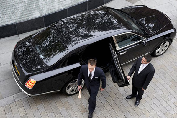 В Харькове владельцы VIP-автомобилей не платят налоги