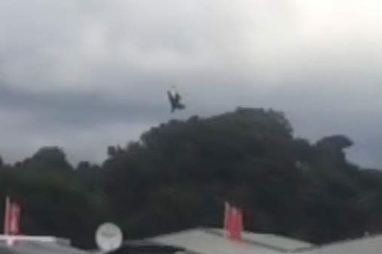 Пилот погиб после падения самолета на британском фестивале