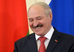 Свій в дошку: Лукашенко здивував виборців незвичайним вбранням