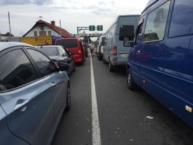 На границе с Венгрией огромные очереди из-за борьбы с контрабандой