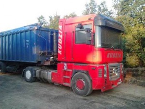 В Донецкой области задержаны грузовики с алкоголем и сигаретами для боевиков