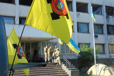 «Самооборона Одессы» присоединилась к пикетчикам у горсовета в Мариуполе