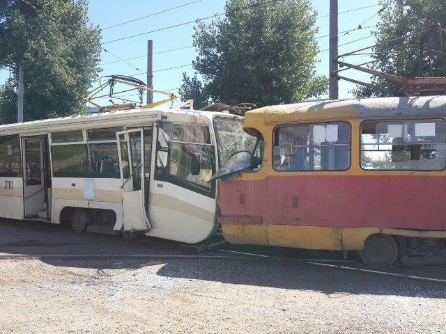 В Харькове произошло лобовое столкновение двух трамваев, есть пострадавшие
