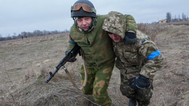 ОБСЕ: При обстреле склада боеприпасов в Курдюмовке были ранены 3 военных