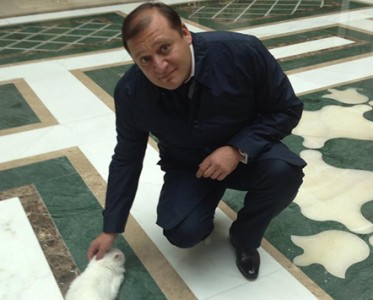 Михаил Добкин сам заказал штурм своего офиса?