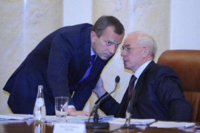 Азаров и Олийнык — куклы Путина, — политолог