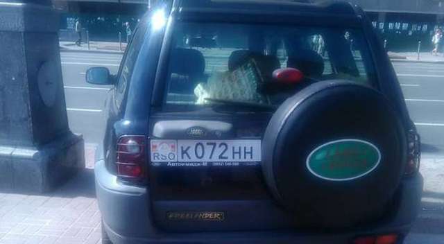 В центре Киева стоит машина с номерами Южной Осетии – страны-аналога ДНР/ЛНР