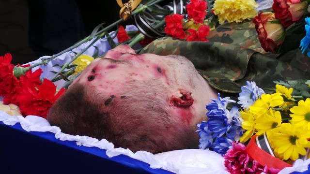 На прохання матері, бійця “Азову” ховали у відкритій труні