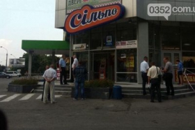 В Тернополе дерзко ограбили ювелирный магазин (фото)