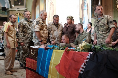 Чернівці прощаються з героїчною розвідницею "Лисою" (ФОТО)