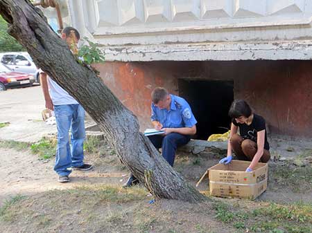 В Івано-Франківську жінка викинула своє новонароджене немовля у підвал