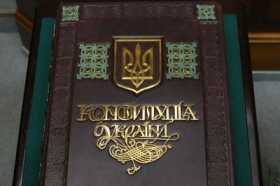 Павличко, Попович, Юхновский, Брюховецкий, Лукьяненко и еще почти 40 интеллектуалов призывают Порошенко не изменять Конституцию в военное время