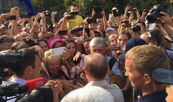 Путина в Севастополе встречала фальшивая массовка