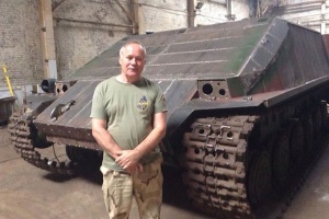 Харьковчанин создает для "Азова" уникальный танк - конкурента "Арматы" (фото)