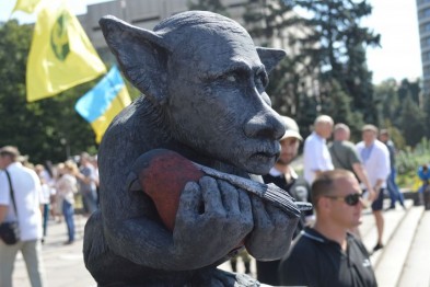 В Запорожье установили памятник русскому миру, скорбящему над снегирем (ФОТО)