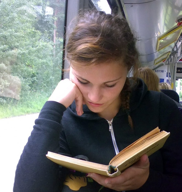 В Румынии можно не платить за проезд, если всю дорогу читаешь книгу