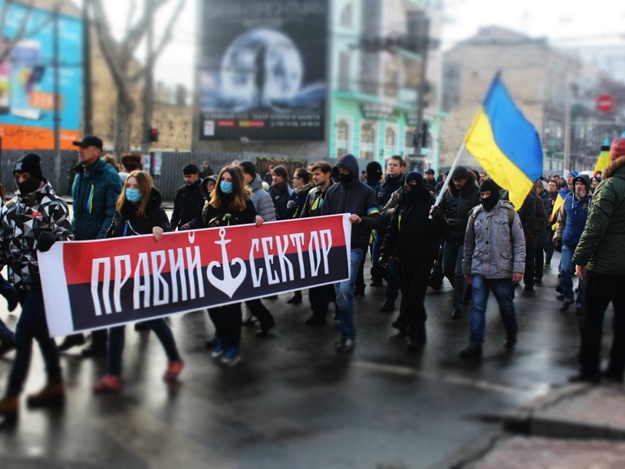 Бійці “Правого Сектору” Одеси повернули одеситу кошти, видурені квартирними аферистами