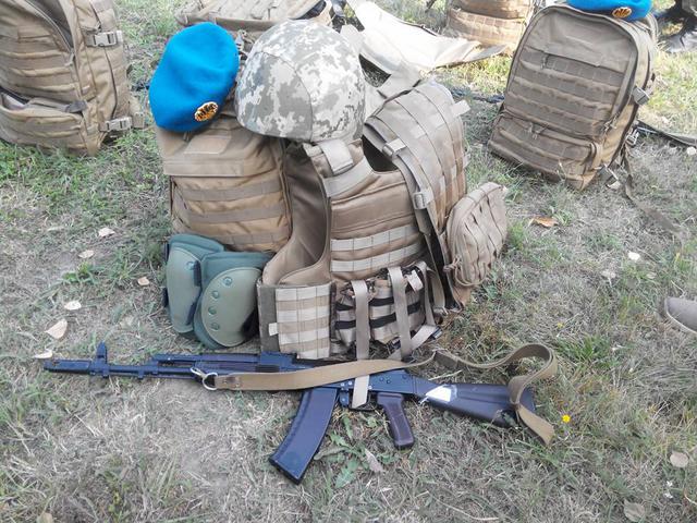 После марша на Крещатике командование забрало у десантников парадную экипировку