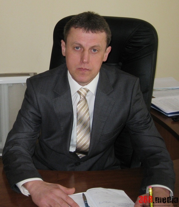 ГЛАВА РАЙОНА В СУМСКОЙ ОБЛАСТИ, ВЫМОГАВШИЙ ПОЛТОРА МИЛЛИОНА ГРИВЕН, НОЧУЕТ В МАШИНЕ