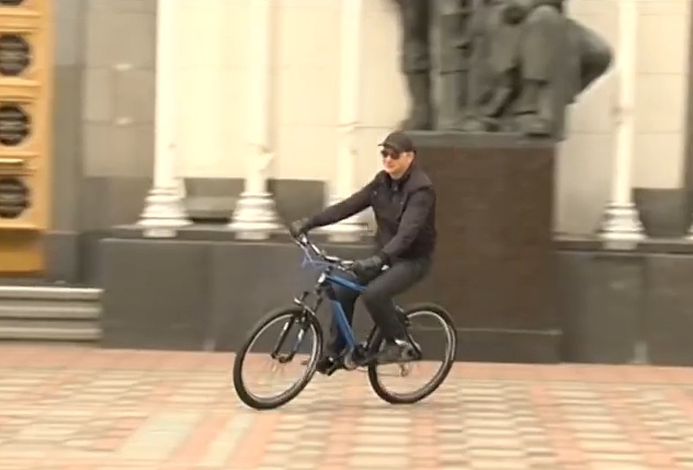 «Aston Martin» «регионала» Юрия Черткова, похоже, осел в автопарке Ляшко