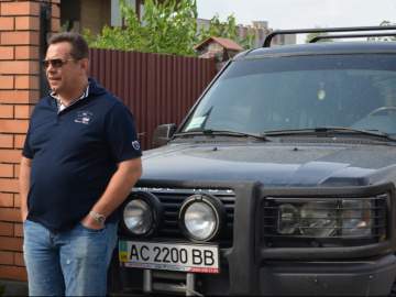 В Луцке в машину депутата швырнули «коктейль Молотова»