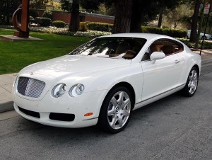 Как живут государственные эксперты: машина Bentley Continental, телефон Vertu, ручка «Parker»