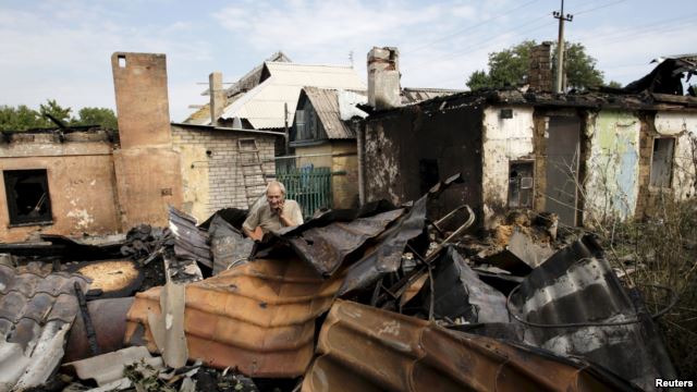Стоит уйти с центральных улиц Донецка, как попадаешь в совершенно другой город