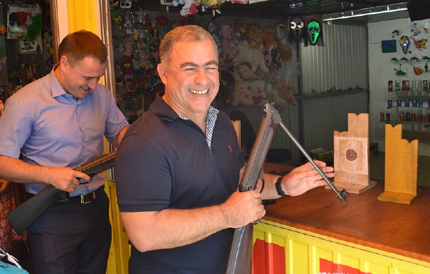 Мэр Николаева Юрий Гранатуров подстрелил трех «мальчиков» в центре города