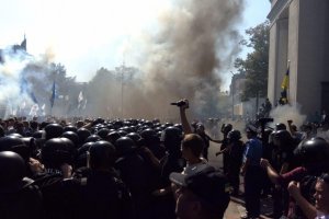 Гранату у міліцію під Радою кинув провокатор не зі "Свободи" - депутат