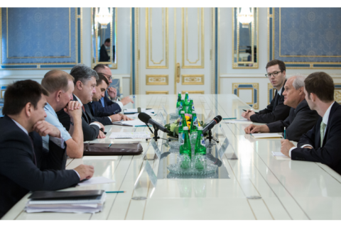 Порошенко призвал к освобождению пленных по принципу "всех на всех"