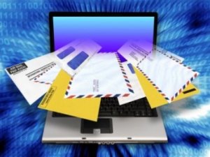 Петиции Президенту: украинцы просят перевернуть флаг и запретить российские презервативы