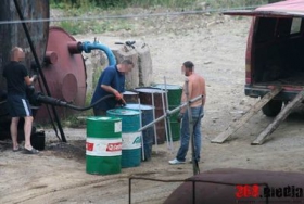 В Черновцах чиновники «Укрнафты» воровали нефть для производства бензина и битума