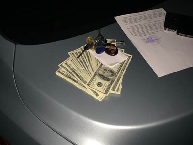 В Киеве на взятке задержали "шишку" из налоговой