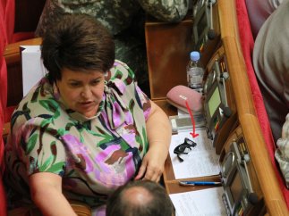 Депутат Ефремова носит очки Miu Miu за 5600 грн