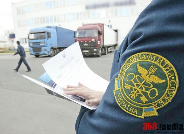 ВОЛЫНСКИЙ ТАМОЖЕННИК ЗА ТЫСЯЧУ ДОЛЛАРОВ ПОМОГ ИМПОРТЕРУ