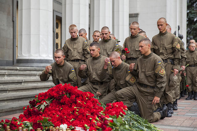 В Киеве прошел митинг-реквием по погибшим под Радой бойцам Нацгвардии