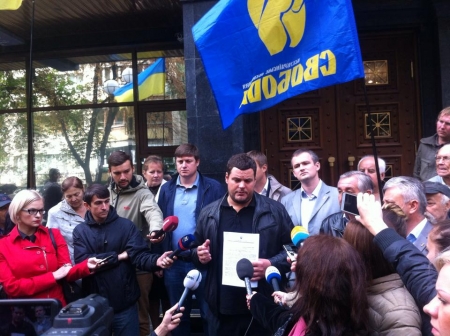 Шокін пообіцяв свободівцям «розібратись» з Аваковим