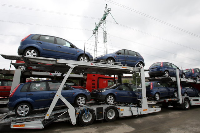 Украина досрочно отменила спецпошлины на автомобили