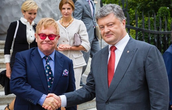 Порошенко обговорив з Елтоном Джоном діяльність його СНІД-фонду в Україні