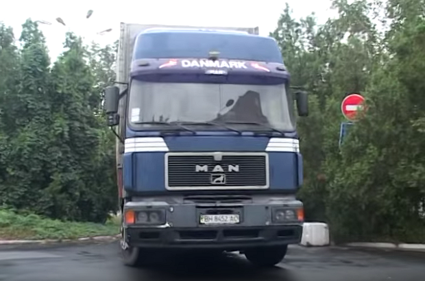 В Одеській області перекрили контрабандний канал переміщення брендових товарів