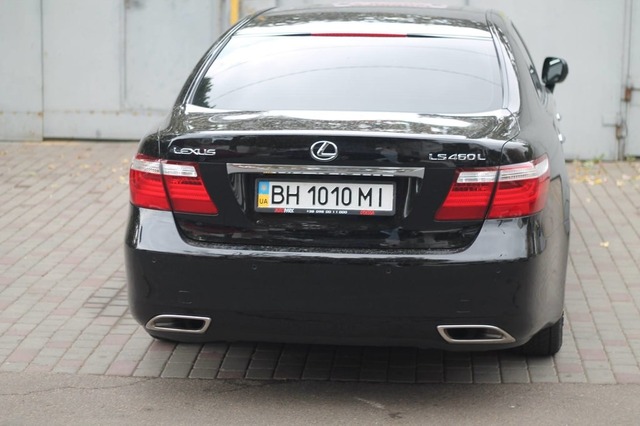 "Чтоб я так жил!" Автопарк кандидатов в прокуроры поразил своей роскошью