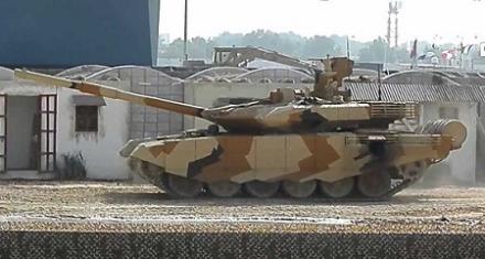 Россия перебрасывает в Сирию танки и артиллерию