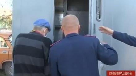 Боевая пенсионерка хитростью разоружила грабителя-рецидивиста (+видео)