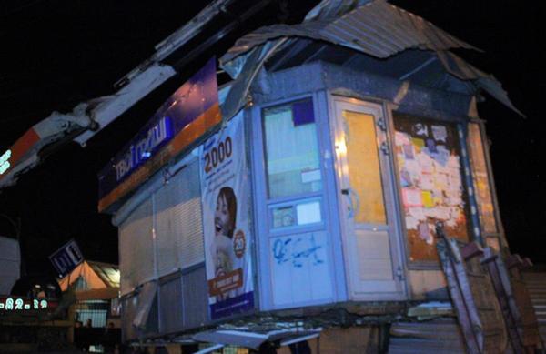 В Киеве произошла драка при демонтаже МАФа